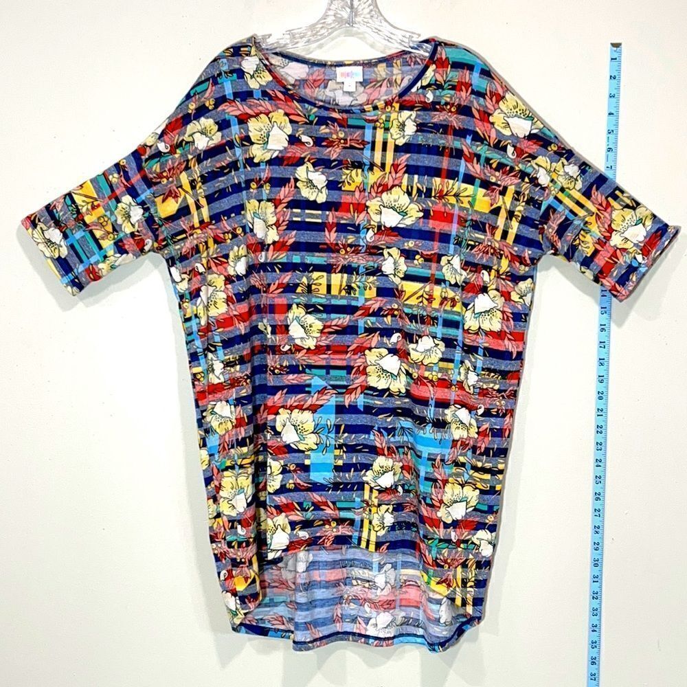 Beautiful LuLaRoe Multicolored Floral Shirt. Size Medium.
